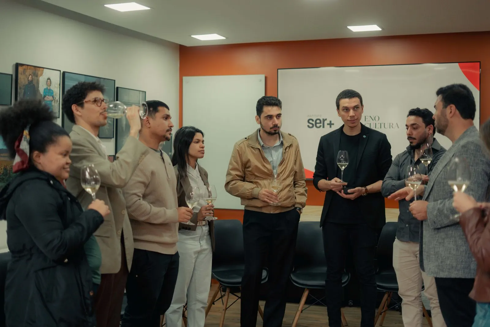 Alunos do Sommelier do Futuro na degustação