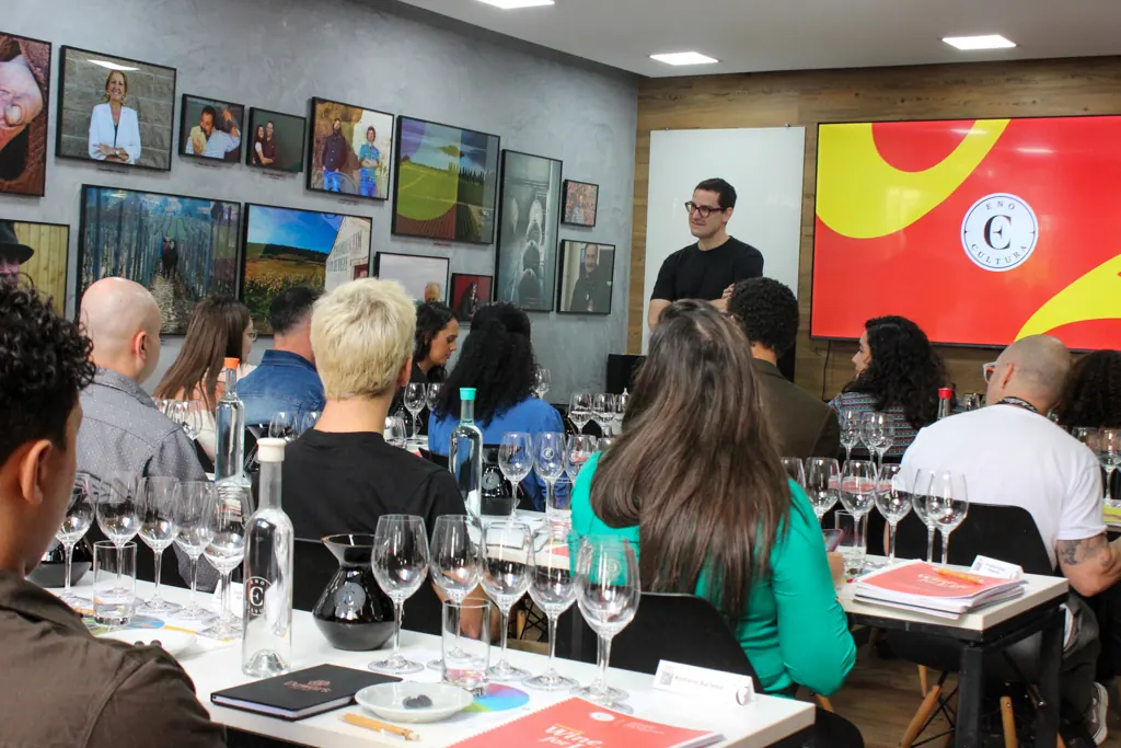 Turma do Wine for Life durante a degustação